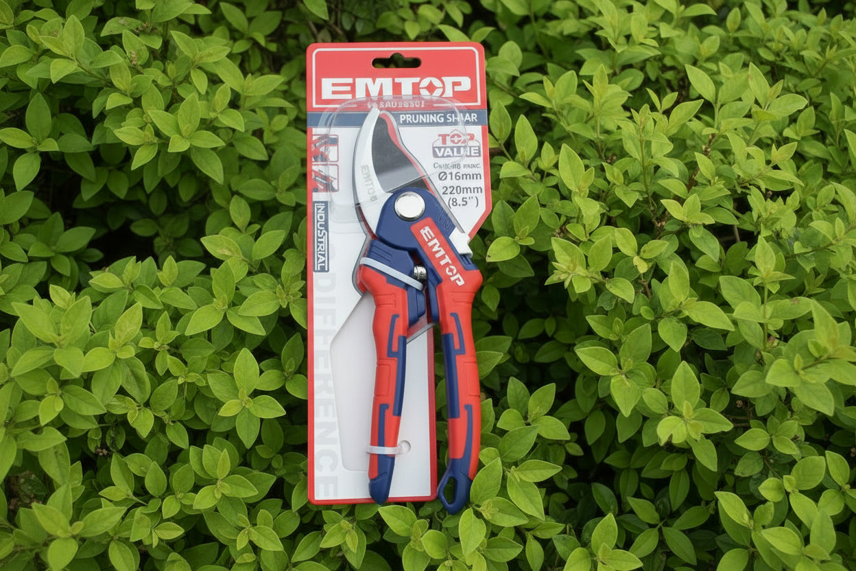 Red and blue pruning shear with Emtop